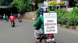 Konvoi motor bawa poster 'Khilafah Islamiyah' di Cawang, Jaktim. (Foto: Pelopor.id/tangkapan layar)