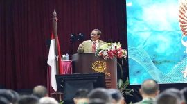Menkopolhukam Mahfud MD saat memberikan arahan di depan sekitar 900 peserta apel Komandan Satuan (Dansat) TNI AD, di Akademi Militer, Magelang, Jawa Tengah, pada Kamis (23/06/2022). (Foto: Pelopor.id/IG mohmahfudmd)