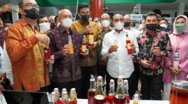 MenKopUKM, Teten Masduki saat melakukan kunjungan Kerja Bersama Stakeholder Kelapa Sawit di Pusat Penelitian Kelapa Sawit, Medan, Sumatera Utara. Kamis (09/06/2022). (Foto:Pelopor.id/KemenKopUKM)