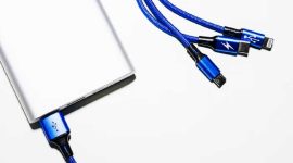 Ilustrasi kabel pengisi daya. (Foto: Pelopor.id/Unsplash/Markus Winkler) 