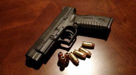 Ilustrasi pistol. (Foto: Pelopor.id/Pixabay/Brett_Hondow)