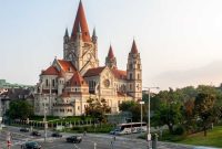 Gereja St. Fransiskus dari Assisi di Wina, Austria. (Foto: Pelopor.id/Unsplash/Dimitry Anikin) 