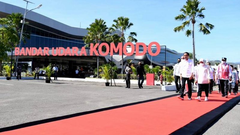 Presiden Jokowi saat meresmikan perluasan terminal penumpang di Bandara Komodo Kamis, (21/07/2022). (Foto: Pelopor.id/Twitter @jokowi)