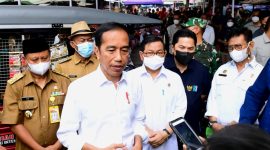 Presiden  Joko Widodo (Jokowi) usai menyerahkan bantuan sosial di Pasar Sukamandi, Kabupaten Subang, Provinsi Jawa Barat, Selasa (12/07/2022). (Foto:Pelopor.id/Setkab)