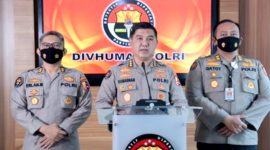 Karo Penmas Divisi Humas Polri, Brigjen Pol. Ahmad Ramadhan (tengah). (Foto:Pelopor.id/polri)