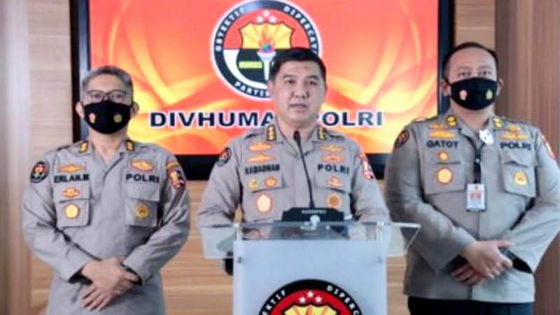 Karo Penmas Divisi Humas Polri, Brigjen Pol. Ahmad Ramadhan (tengah). (Foto:Pelopor.id/polri)