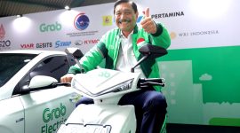 Menko Luhut dalam acara Peresmian Tampilan Baru Grab Electric pada Selasa, (12/07/2022) di kantor Marves, Jakarta. (Foto: Pelopor.id/Kemenko Marves)