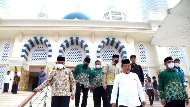Menko PMK, Muhadjir Effendy mengunjungi Masjid Agung Madaniyah, Karanganyar, Provinsi Jawa Tengah, pada Jumat (15/07/2022). (Foto: Pelopor.id/Kemenko PMK)