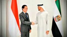 Presiden RI Joko Widodo (Jokowi) bertemu dengan Presiden Persatuan Emirat Arab (PEA) Sheikh Mohamed bin Zayed bin Sultan Al Nahyan, di Istana Al Shatie, Abu Dhabi, pada Jumat (01/07/2022). (Foto: Pelopor.id/Setkab)