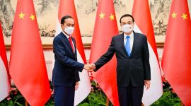 Presiden Jokowi saat melakukan pertemuan bilateral dengan Perdana Menteri RRT (Premier) Li Keqiang di Villa 5, Diaoyutai State Guesthouse, Beijing, Selasa (26/07/2022) sore. (Foto: Pelopor.id/Setpres/Laily Rachev)
