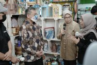 Wakil Menteri Keuangan (Wamenkeu) RI, Suahasil Nazara saat berkunjung ke Workshop Wastraloka di Klaten, Jawa Tengah, Jumat, (08/07/2022). (Foto: Pelopor.id/Kemenkeu)