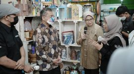 Wakil Menteri Keuangan (Wamenkeu) RI, Suahasil Nazara saat berkunjung ke Workshop Wastraloka di Klaten, Jawa Tengah, Jumat, (08/07/2022). (Foto: Pelopor.id/Kemenkeu)