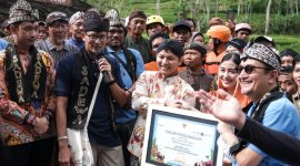 Menparekraf Sandiaga Uno mengunjungi Desa Wisata Pandean,di Trenggalek, Jawa Timur Kamis, (30/6/2022). (Foto: Pelopor.id/Kemenparekraf)