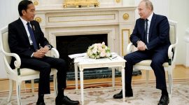 Presiden Joko Widodo bersama Presiden Rusia Vladimir Putin di Istana Kremlin, Moskow, Kamis (30/06/2022). (Foto: Pelopor.id/ Reuters)