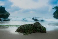 Pantai di Pangandaran. (Foto: Pelopor.id/Unsplash/firman fatthul) 