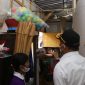 Menko PMK Muhadjir Effendy saat mengunjungi rumah di bantaran kali Kelurahan Tanjungrejo, Kecamatan Sukun, Kota Malang, Jawa Timur, pada Rabu (24/08/2022). (Foto: Humas Kemenko PMK)