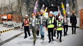 Presiden Jokowi dan rombongan melihat langsung kegiatan penambangan bawah tanah PT Freeport Indonesia di lokasi yang disebut Grasberg Block Cave underground di Kab. Mimika. (Foto: Pelopor.id/Twitter @Jokowi)