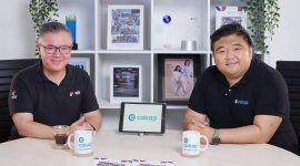 Tomy Yunus, (kanan) CEO & Co-Founder Cakap dan Daniel Surya (Kiri), Group Executive Chairman & Co-Founder WIR Group. (Foto: Pelopor.id/Cakap/WIR)