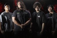 Grup band cadas, Bless the Knight.