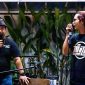 Ncek Gaul (kiri) dan Eno Suratno Wongsodimedjo saat memandu program Swag Event. (Foto: I Wayan Bagiartana)