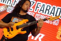 Gitaris Bless the Knights, Fritz Faraday saat tampil di Surabaya Music Expo (SMEX) 2023. (Foto: Istimewa)