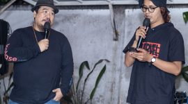 Ncek Gaul dan Eno Suratno Wongsodimedjo saat memandu acara Swag Event. (Foto: I Wayan Bagiartana)