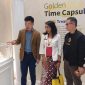 PERPADUAN SENI INSTALASI DAN EMAS. Tampak dalam gambar (kiri ke kanan) Megain Widjaja (Fine Art Enthusiast),   Ni Made Ayu Marthini (Deputi Pemasaran Kemenparekraf), Andreas Santoso (COO & Co-Founder Treasury), dan  Natasha Sidharta (Art Collector),  disela-sela Pameran Pemenang Treasury Art Prize, di Jakarta 17 Nov 2023.