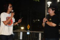 Eno Suratno Wongsodimedjo dan Ncek Gaul memandu program musik minggun Swag Event. (Foto: I Wayan Bagiartana)