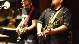 Mahir Blues (kanan), gitaris dan leader grup band Mahir & The ALLIGATORS. (Foto: Istimewa)