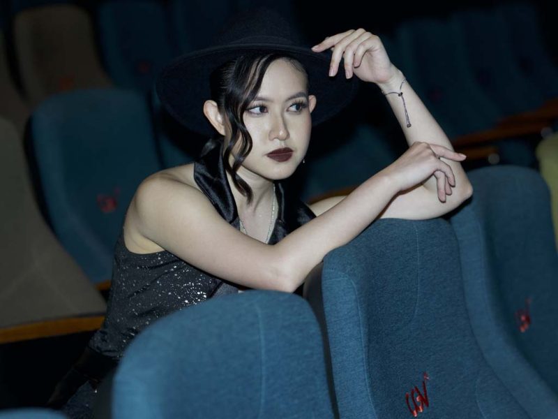 Penyanyi solo, Kay Sebastene. Foto: Istimewa)