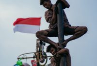 Ilustrasi panjat pinang kolosal. (Foto: Ancol Taman Impian)