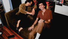 Dua musisi, Aldy Amis dan Enau. (Foto: Istimewa)