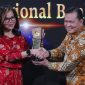Bank Jakarta menerima penghargaan Regional Banking ESG Excellence Awards. (Foto: Istimewa)
