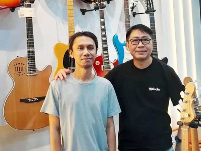 Gitaris Sheila on 7, Erros Candra hadir dalam Opening Store toko musik, Melodia Yogyakarta. (Foto: Istimewa)