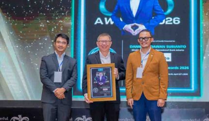 Bank Jakarta menerima penghargaan Indonesia 50 Best Chief Executive Officer Awards & Indonesia Best Chief Operations Officer Awards 2026 versi The Iconomics. (Foto: Istimewa)
