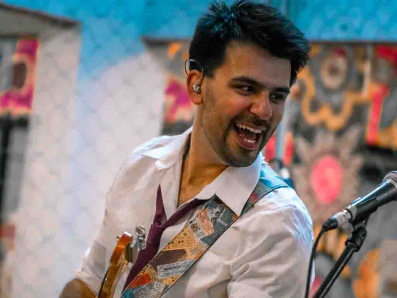 Penyanyi solo asal Inggris, Josh Holmes. (Foto: Istimewa)