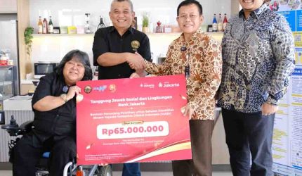 Dokumentasi penyaluran dana bantuan Bank Jakarta ke sahabat disabilitas binaan YaSDI. (Foto: Istimewa)