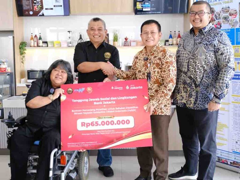 Dokumentasi penyaluran dana bantuan Bank Jakarta ke sahabat disabilitas binaan YaSDI. (Foto: Istimewa)