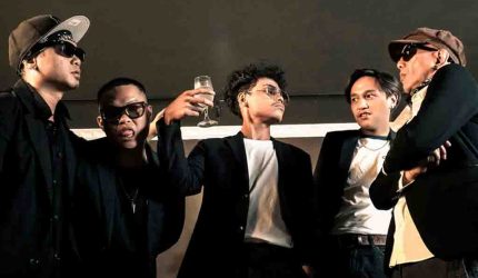 Grup band Porosatas bersama Yuke Sampurna. (Foto: Istimewa)