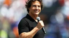 Momen aktor laga Tom Cruise berpidato di Seremonial Penutupan Piala Dunia 2026. (Foto: Istimewa)